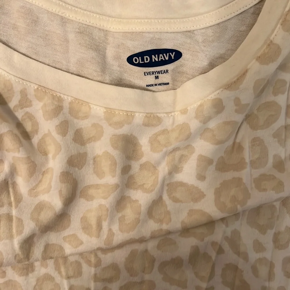 Old Navy Leopard Print T-Shirt - Picture 2 of 3